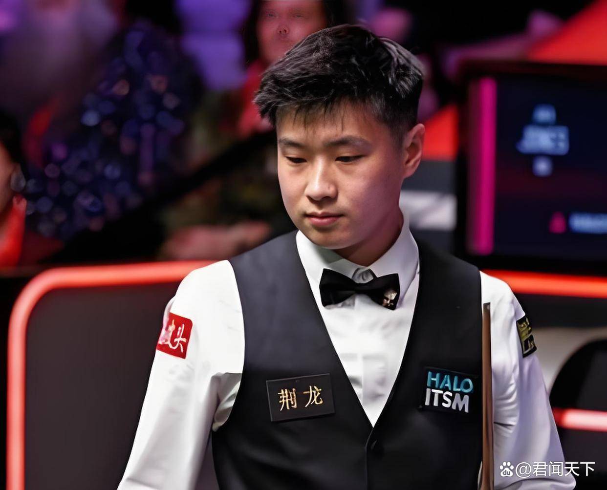 里还在等他 里还在等他